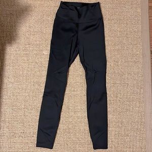 White House Black Market size 4 The Runway Legging